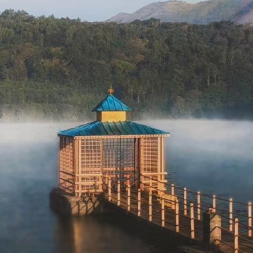 Hirekolale Lake scenic spot in Chikmagalur